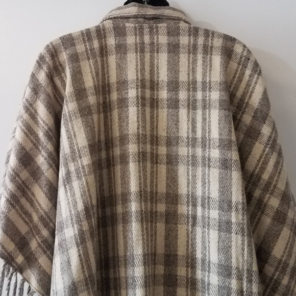 100% Wool Poncho Womens Collared Button Down - Picture 6 of 7